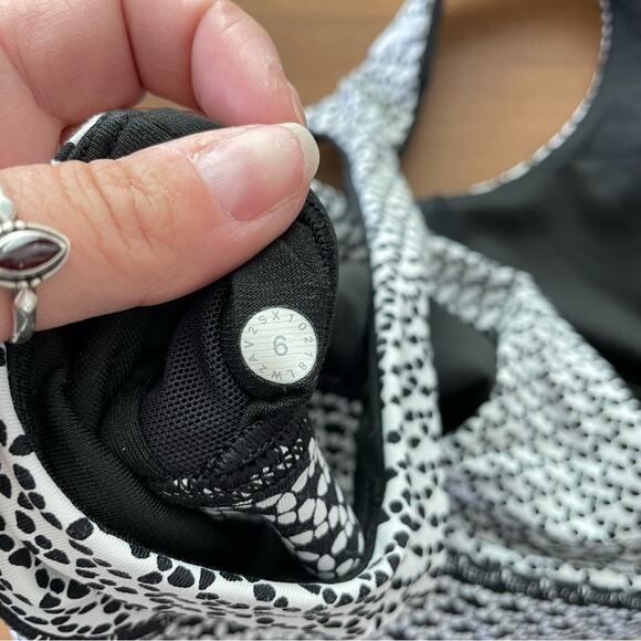 Lululemon | Women’s Time To Sweat Bra Sports Athletic Work-Out Black & White 6 - Picture 9 of 9